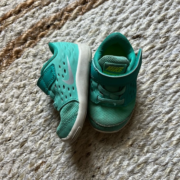 NIKE Stelos - Picture 4 of 10